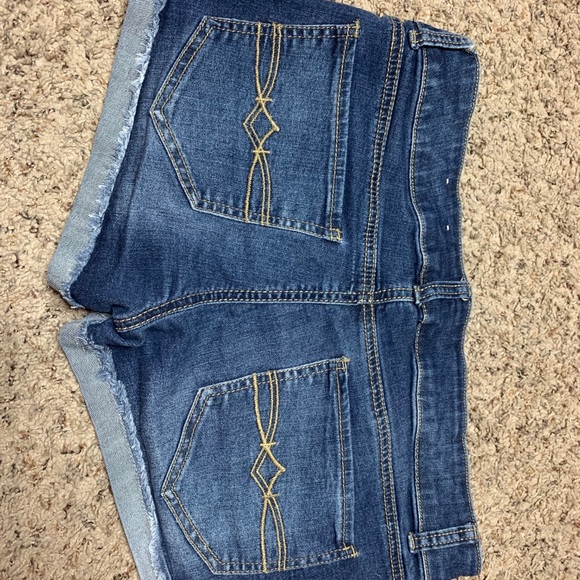 Shorts - Picture 2 of 4